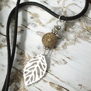 5 For $25💫Silver Filigree Leaf Pendant Necklace